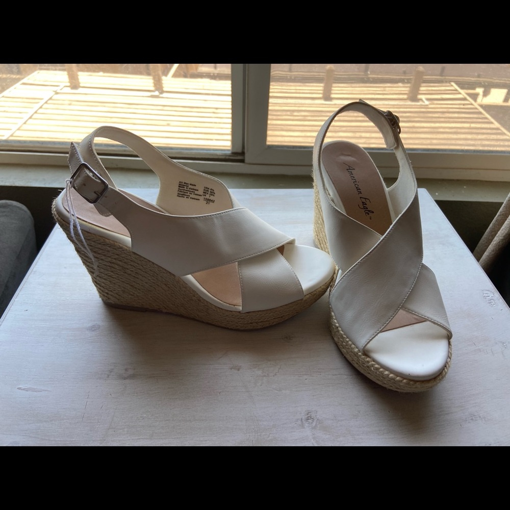 New without tags American Eagle white wedge shoes